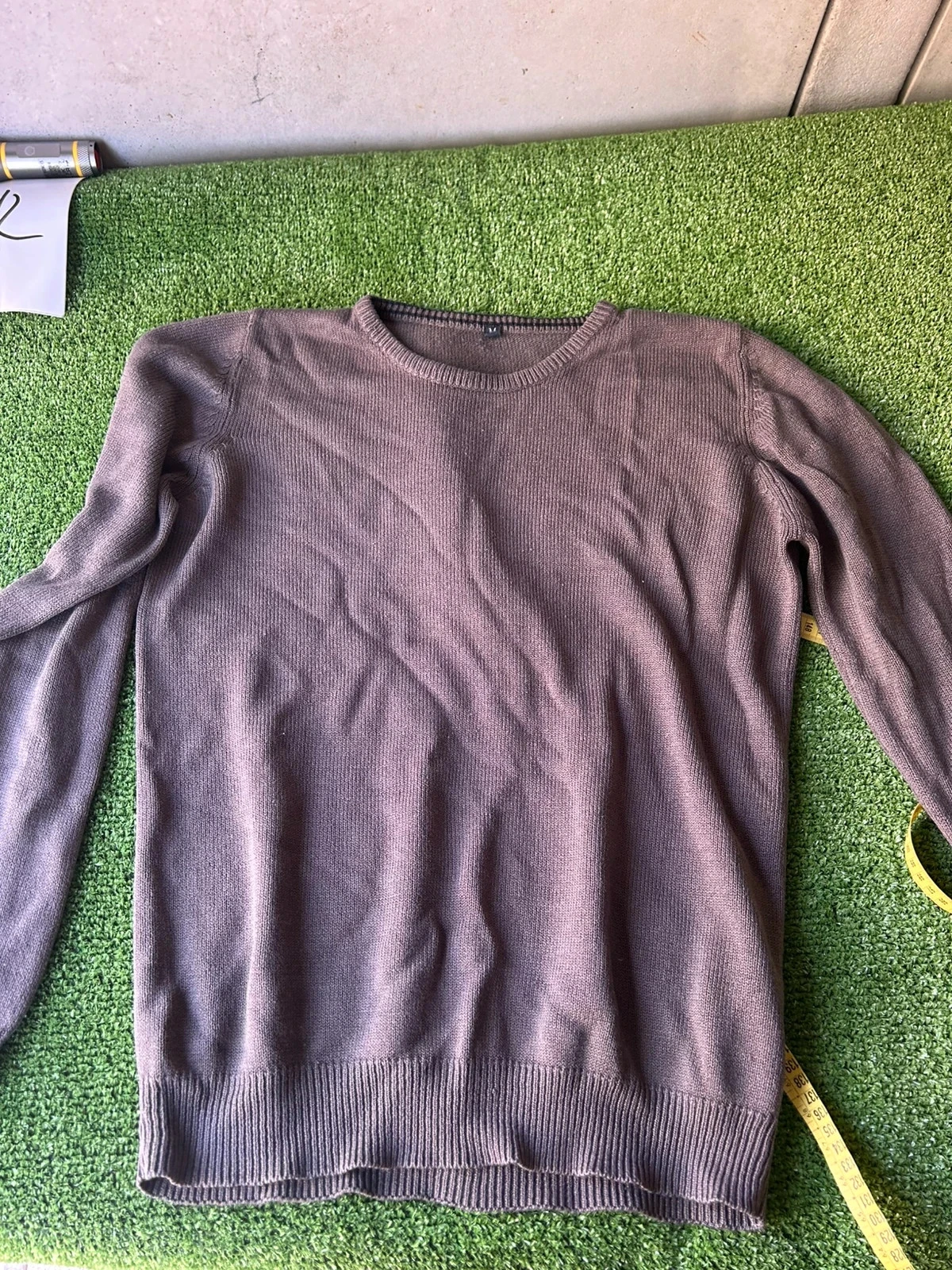 Pull à ras de cou noir gris